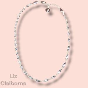 Liz Claiborne Silvertone twist Chain Necklace like new condition